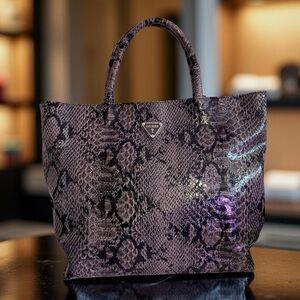 Guess Vintage snake,exotic,animal Printed Bag in EUC ,beautiful print